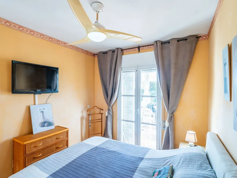 Exclusive ground-floor apartment with private garden and direct beach access – El Faro de Mijas
