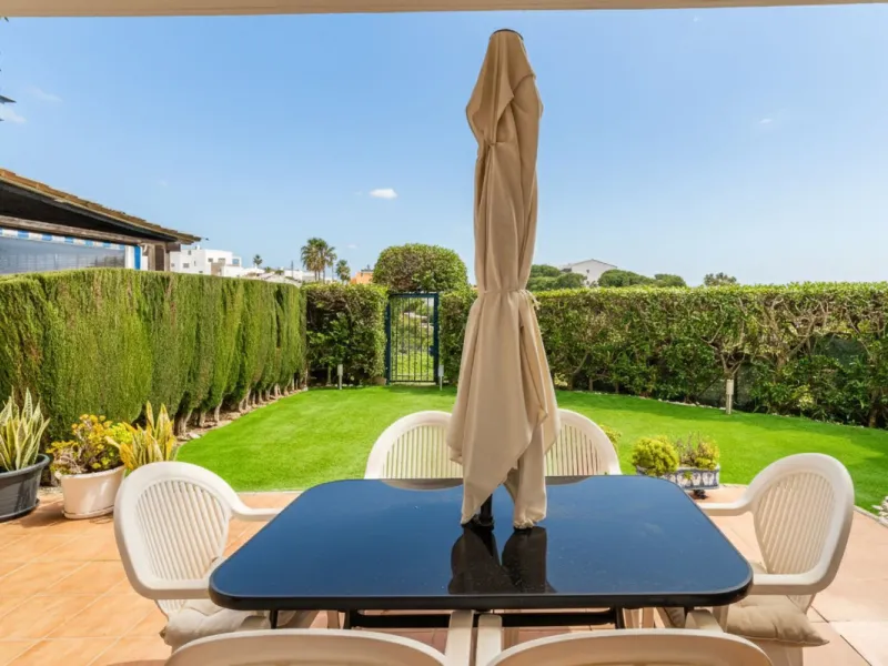 Exclusive ground-floor apartment with private garden and direct beach access – El Faro de Mijas