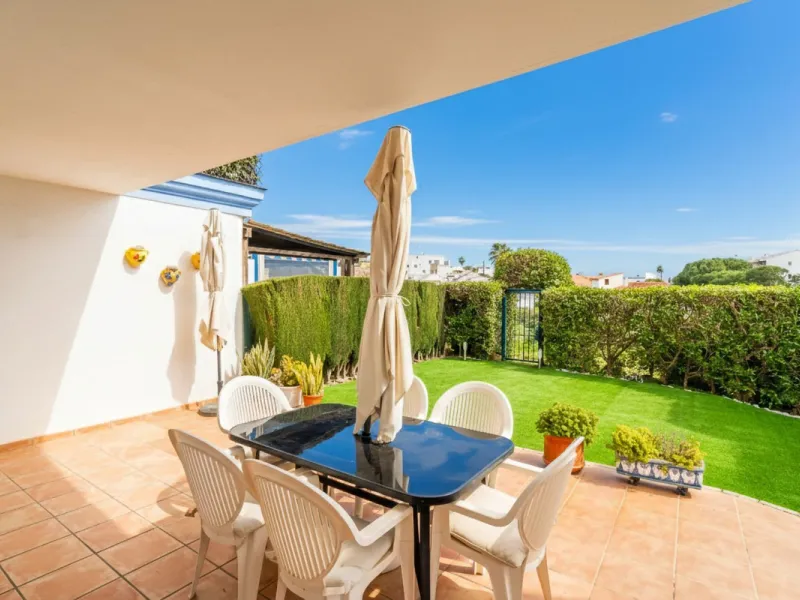 Exclusive ground-floor apartment with private garden and direct beach access – El Faro de Mijas