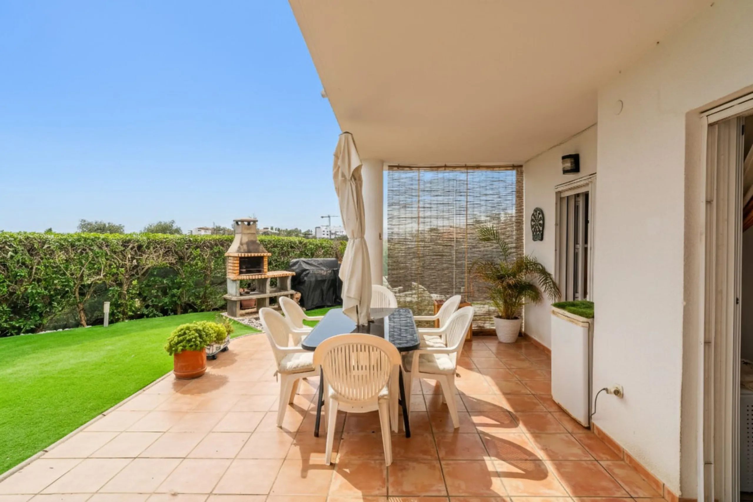 Exclusive ground-floor apartment with private garden and direct beach access – El Faro de Mijas