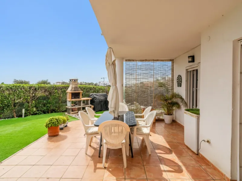 Exclusive ground-floor apartment with private garden and direct beach access – El Faro de Mijas