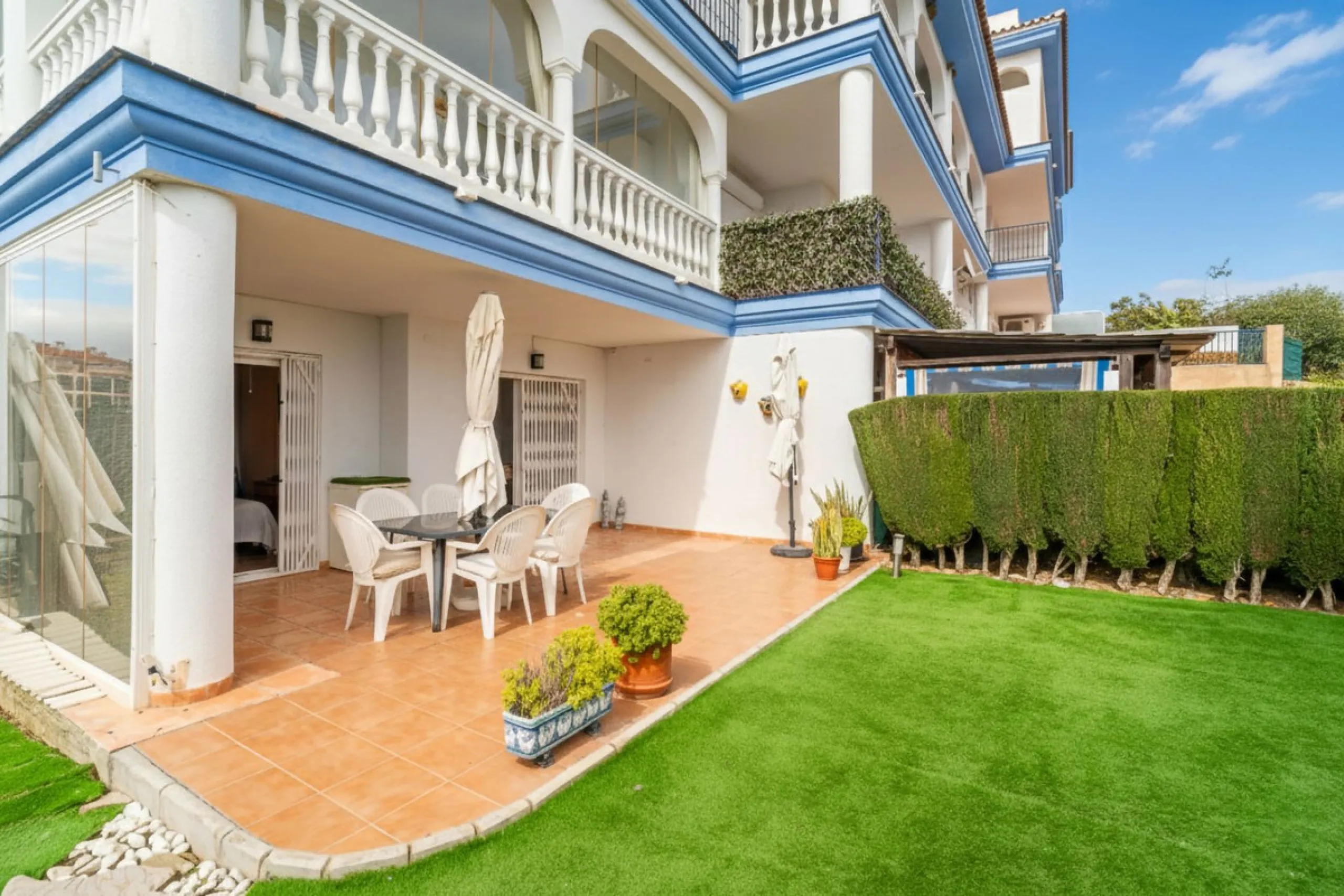 Exclusive ground-floor apartment with private garden and direct beach access – El Faro de Mijas
