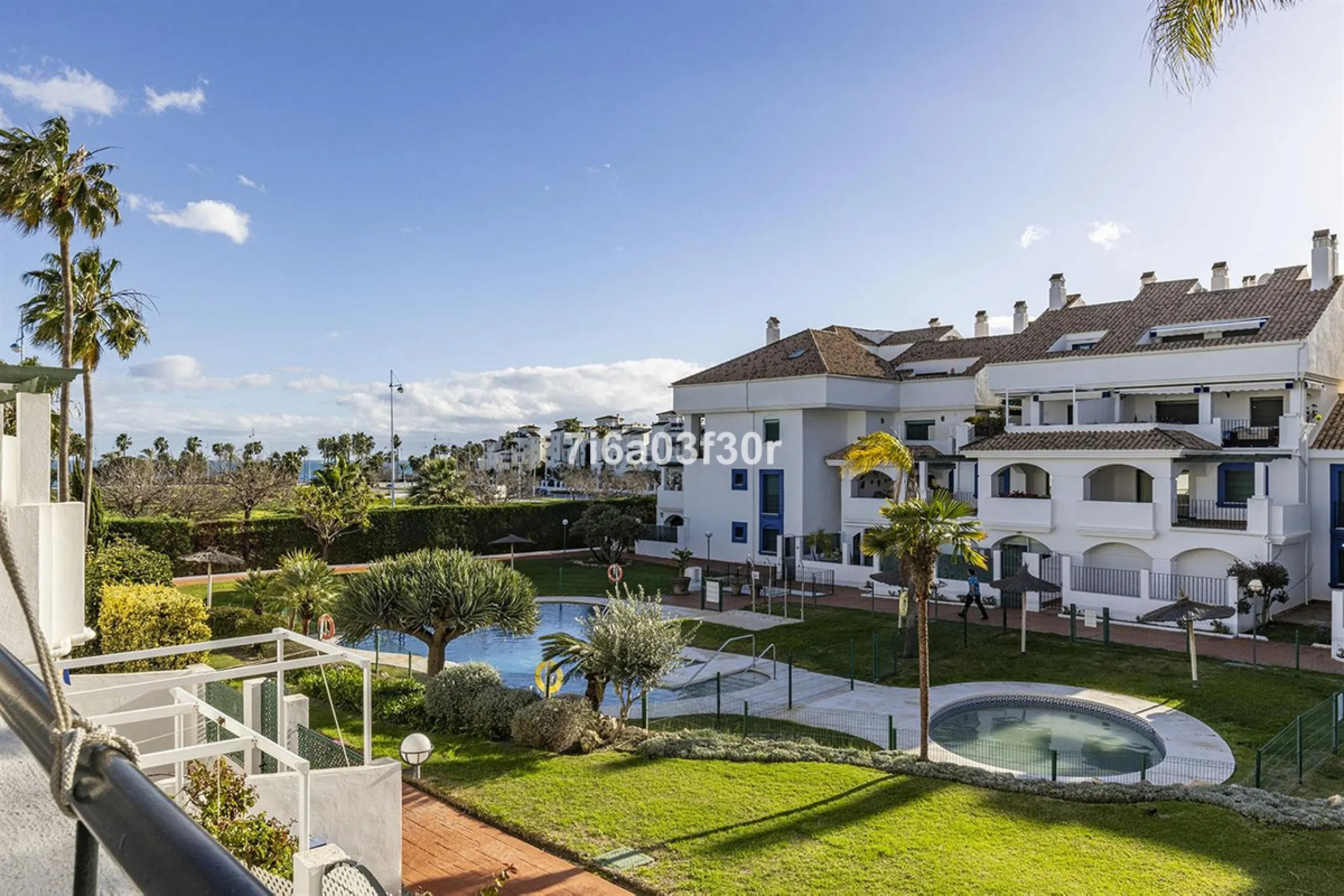 House - Townhouse в продаже в Marbella, Málaga. В доме 4 спален и 3 ванных комнат. Площадь дома 361 м²