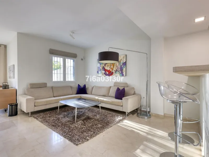House - Townhouse в продаже в Marbella, Málaga. В доме 4 спален и 3 ванных комнат. Площадь дома 361 м²