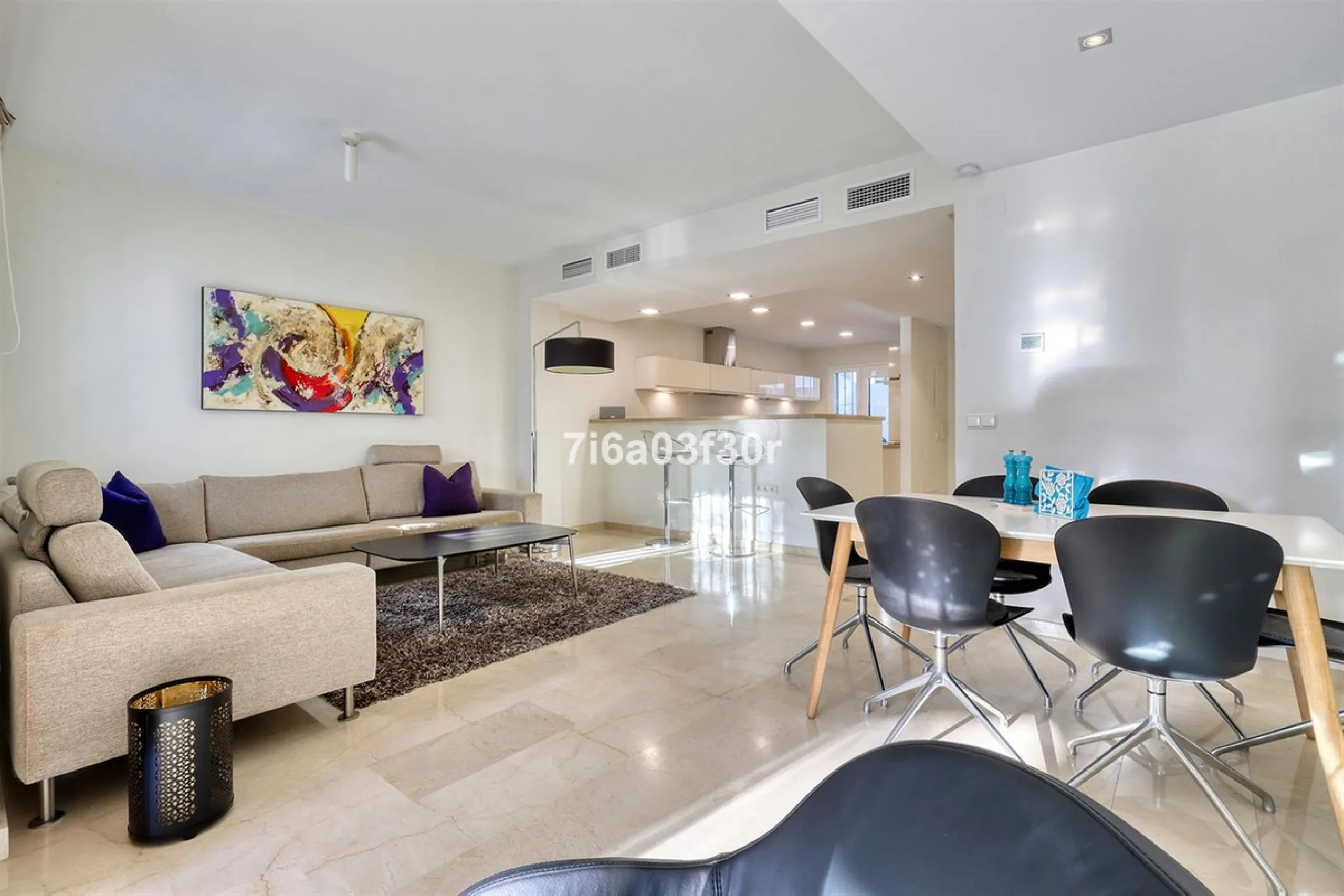 House - Townhouse в продаже в Marbella, Málaga. В доме 4 спален и 3 ванных комнат. Площадь дома 361 м²