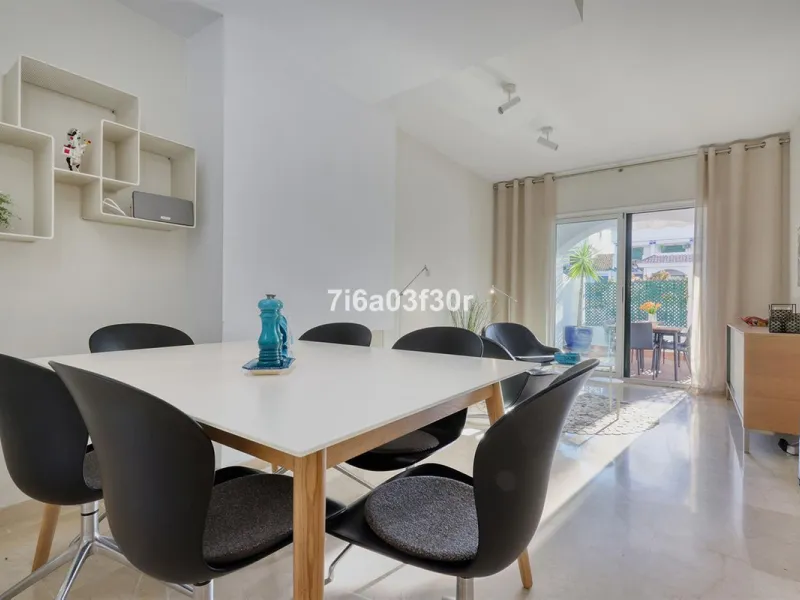 House - Townhouse в продаже в Marbella, Málaga. В доме 4 спален и 3 ванных комнат. Площадь дома 361 м²