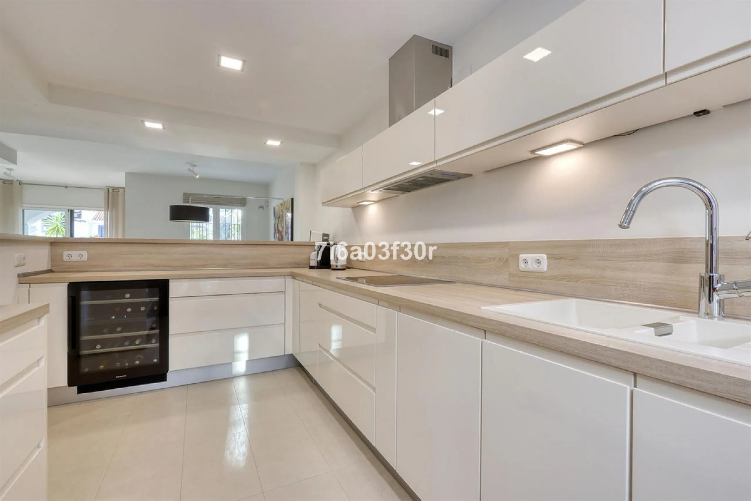 House - Townhouse в продаже в Marbella, Málaga. В доме 4 спален и 3 ванных комнат. Площадь дома 361 м²