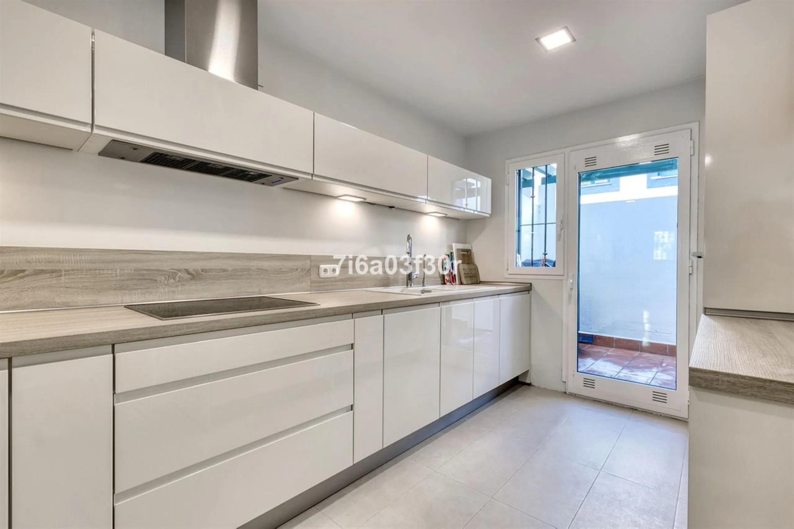 House - Townhouse в продаже в Marbella, Málaga. В доме 4 спален и 3 ванных комнат. Площадь дома 361 м²