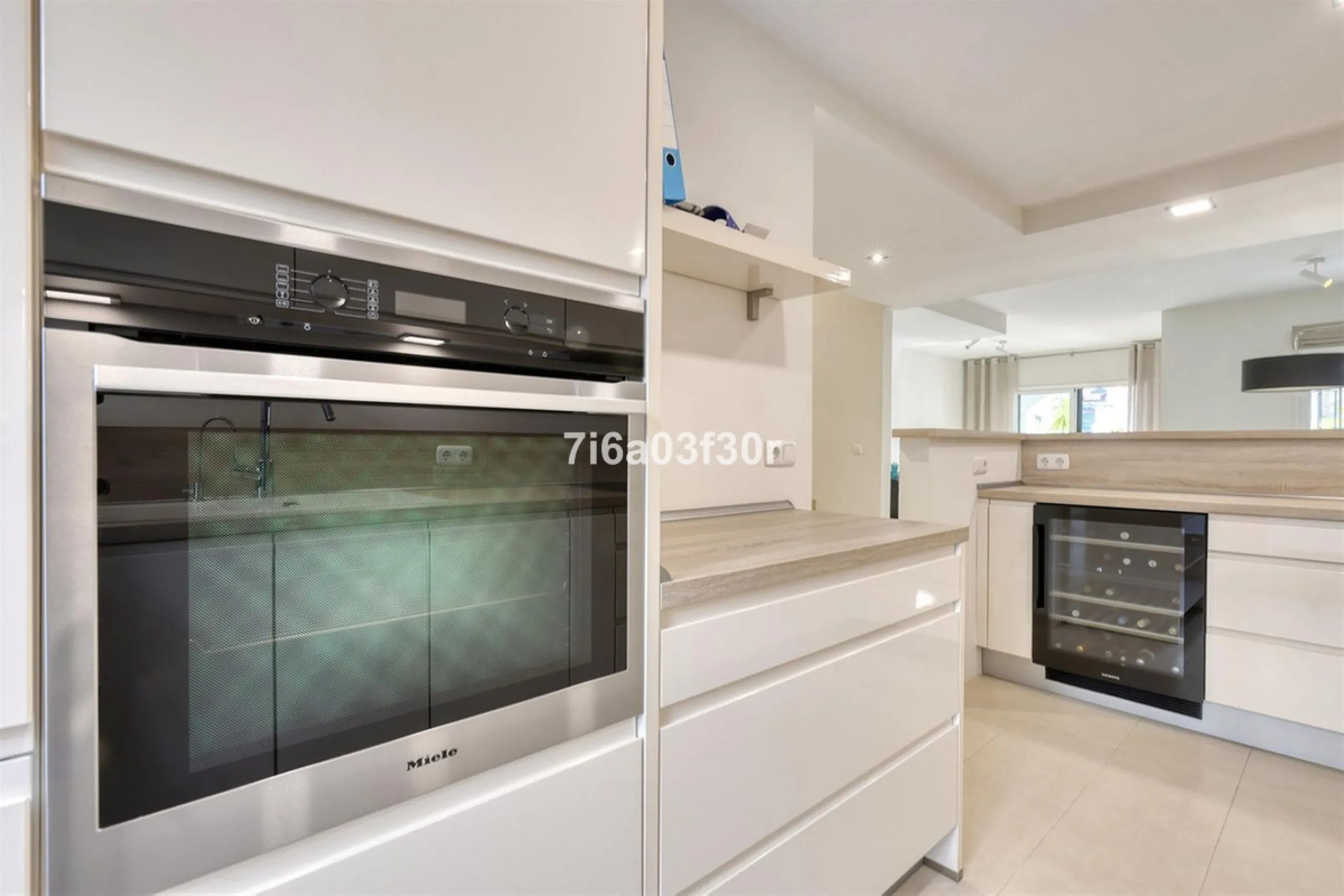 House - Townhouse в продаже в Marbella, Málaga. В доме 4 спален и 3 ванных комнат. Площадь дома 361 м²