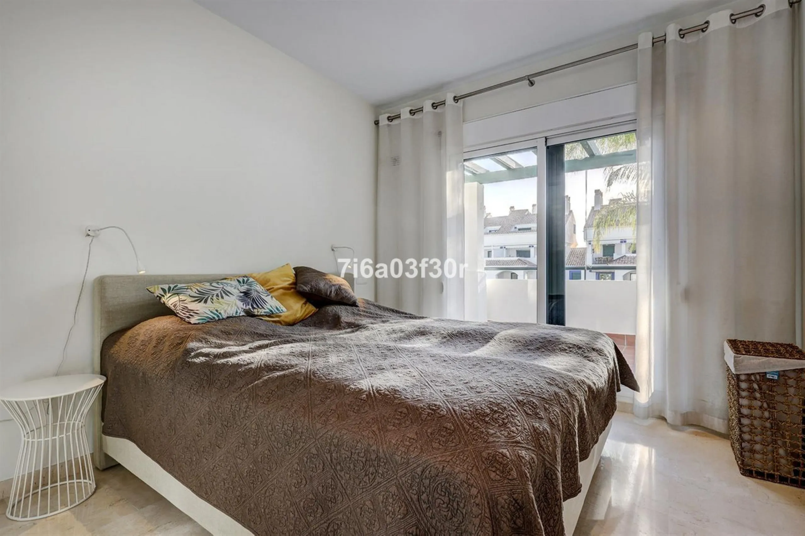 House - Townhouse в продаже в Marbella, Málaga. В доме 4 спален и 3 ванных комнат. Площадь дома 361 м²