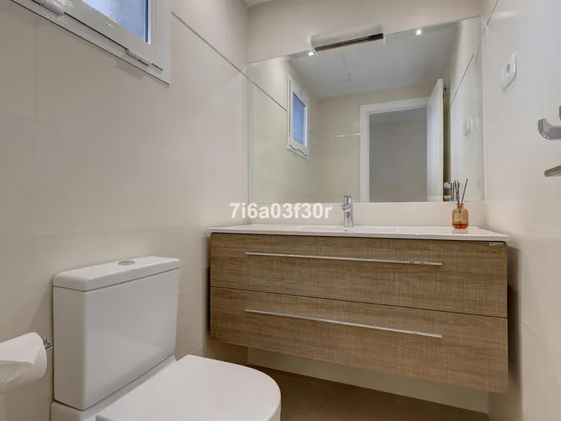 House - Townhouse в продаже в Marbella, Málaga. В доме 4 спален и 3 ванных комнат. Площадь дома 361 м²