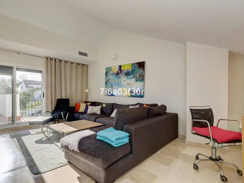 House - Townhouse в продаже в Marbella, Málaga. В доме 4 спален и 3 ванных комнат. Площадь дома 361 м²