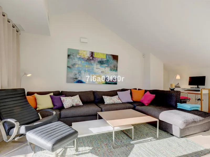 House - Townhouse в продаже в Marbella, Málaga. В доме 4 спален и 3 ванных комнат. Площадь дома 361 м²