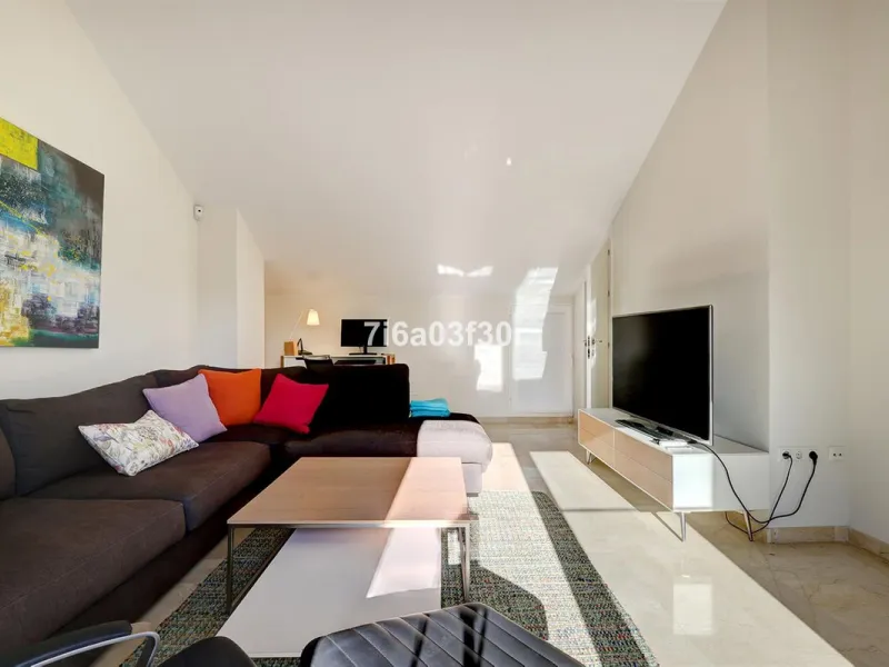 House - Townhouse в продаже в Marbella, Málaga. В доме 4 спален и 3 ванных комнат. Площадь дома 361 м²