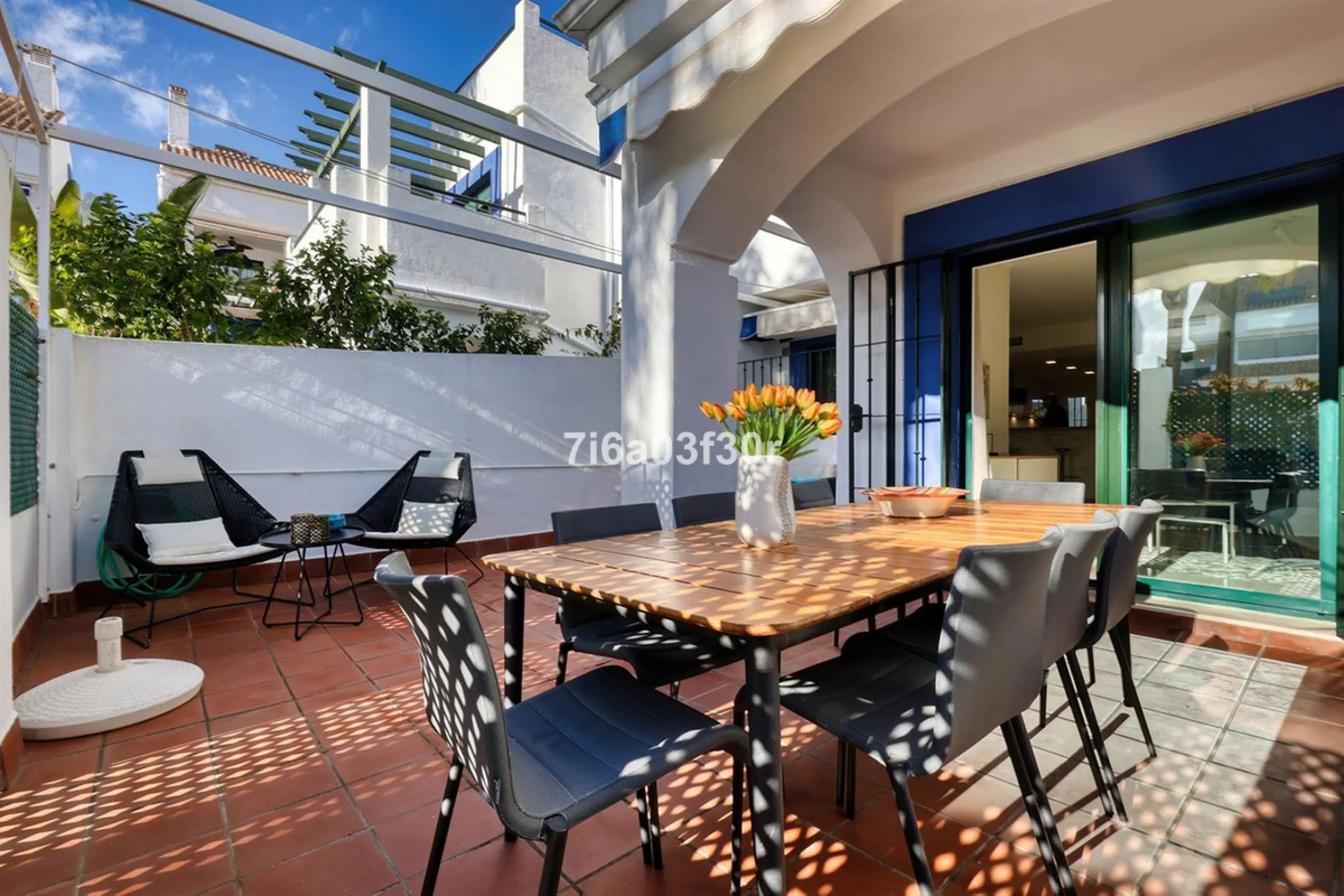 House - Townhouse в продаже в Marbella, Málaga. В доме 4 спален и 3 ванных комнат. Площадь дома 361 м²