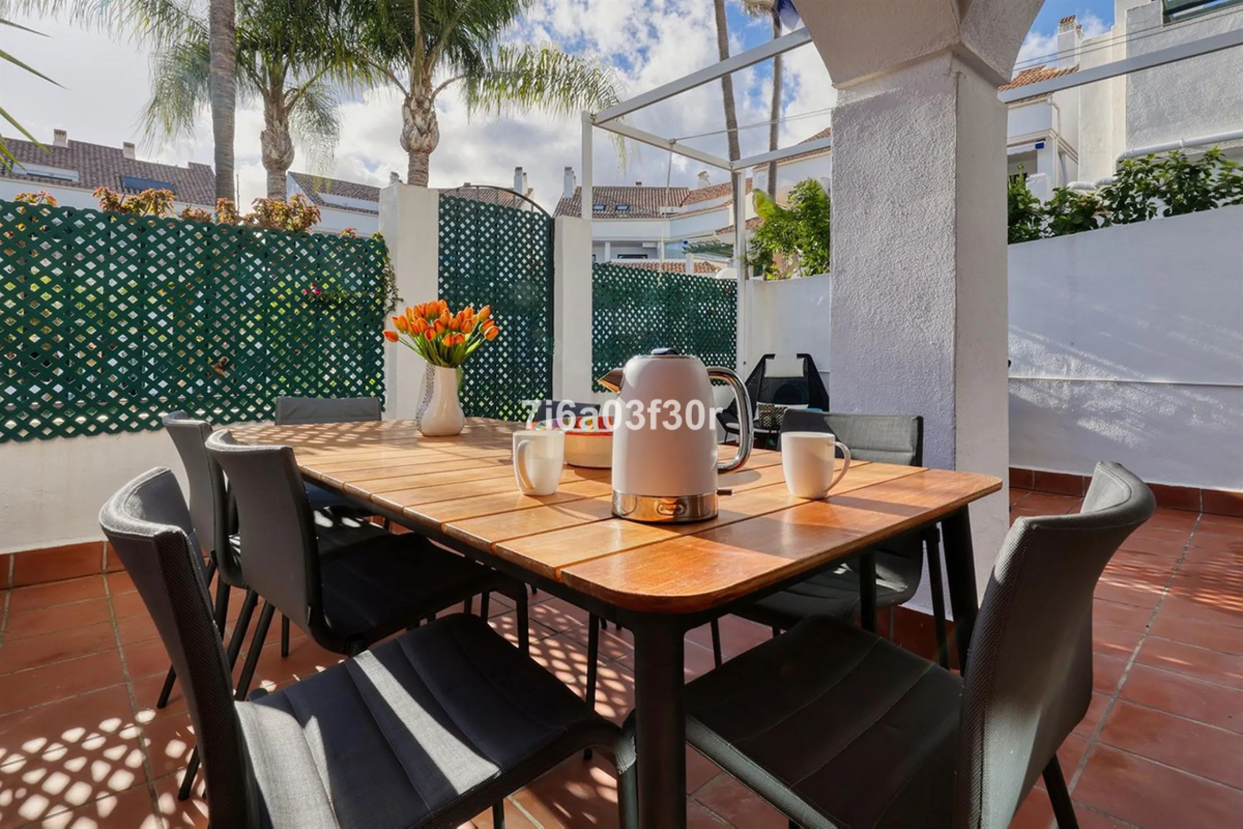 House - Townhouse в продаже в Marbella, Málaga. В доме 4 спален и 3 ванных комнат. Площадь дома 361 м²