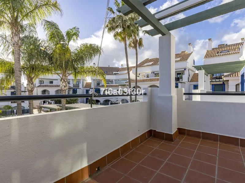 House - Townhouse в продаже в Marbella, Málaga. В доме 4 спален и 3 ванных комнат. Площадь дома 361 м²