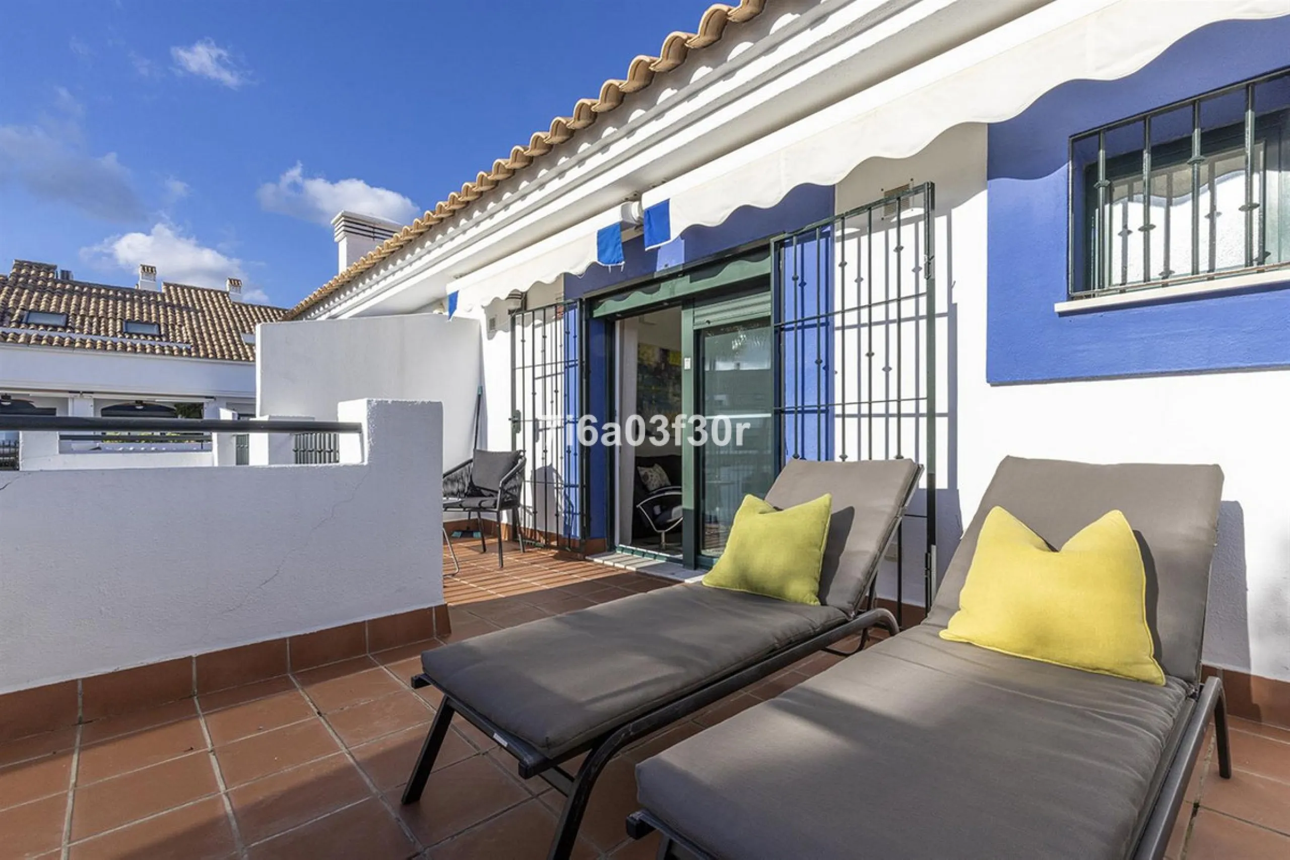 House - Townhouse в продаже в Marbella, Málaga. В доме 4 спален и 3 ванных комнат. Площадь дома 361 м²