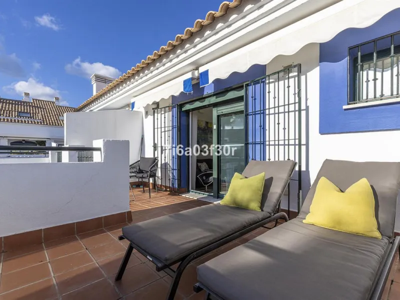 House - Townhouse в продаже в Marbella, Málaga. В доме 4 спален и 3 ванных комнат. Площадь дома 361 м²