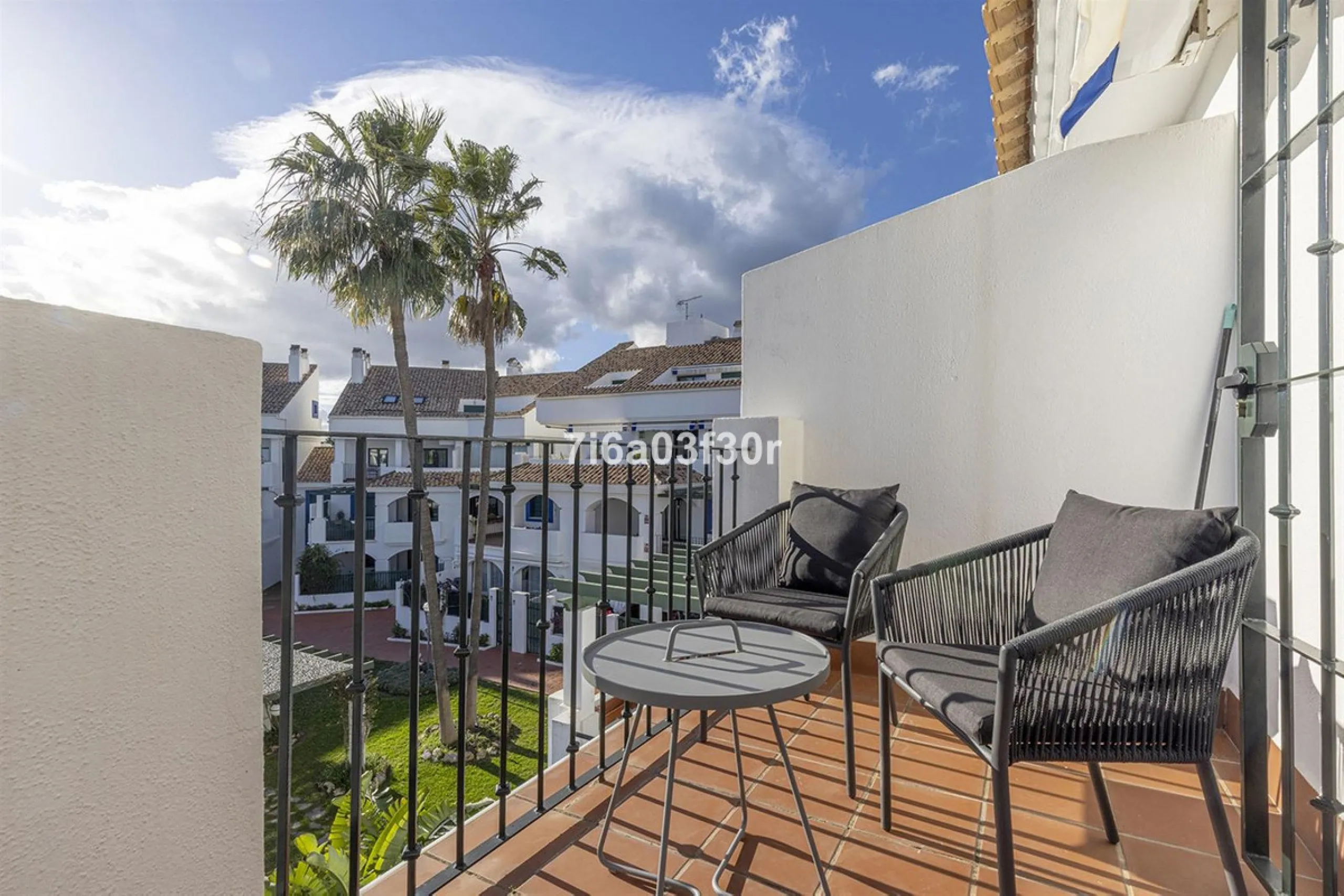 House - Townhouse в продаже в Marbella, Málaga. В доме 4 спален и 3 ванных комнат. Площадь дома 361 м²