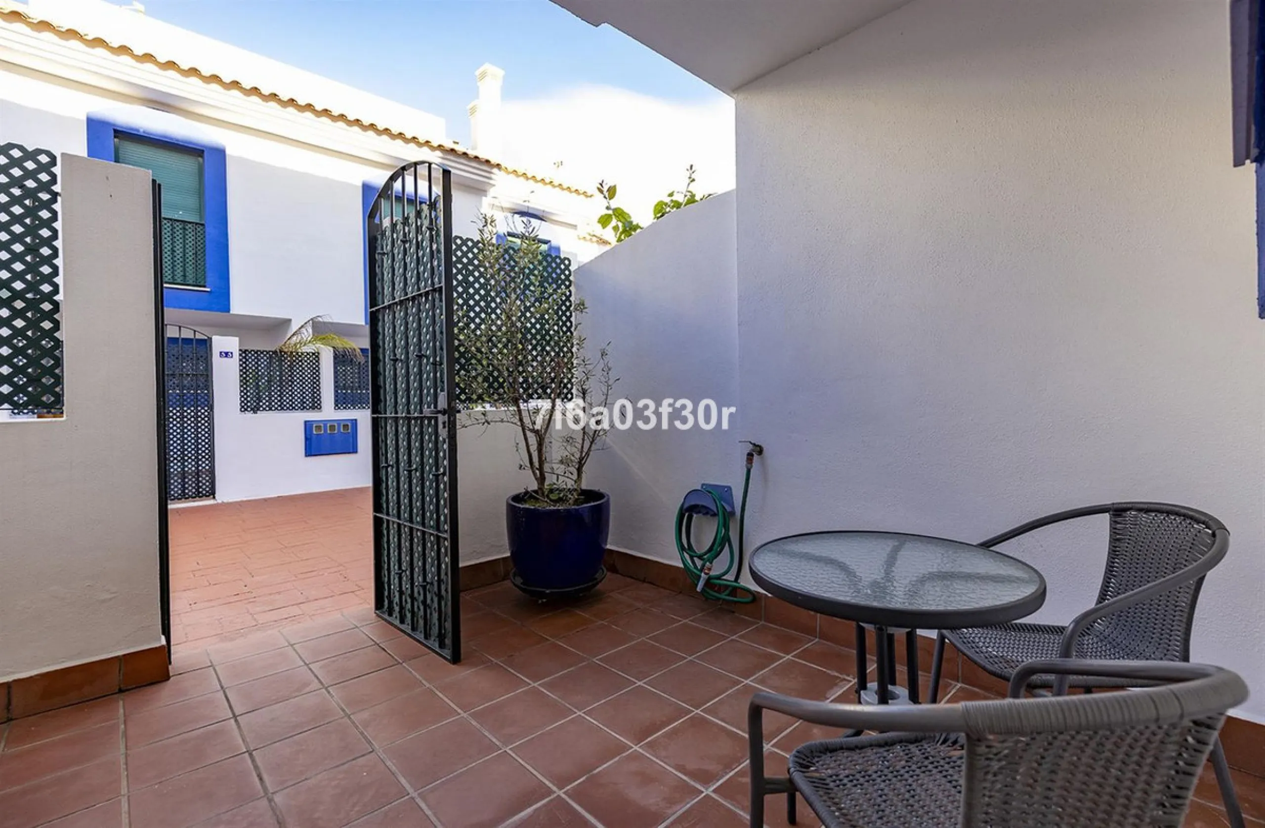 House - Townhouse в продаже в Marbella, Málaga. В доме 4 спален и 3 ванных комнат. Площадь дома 361 м²