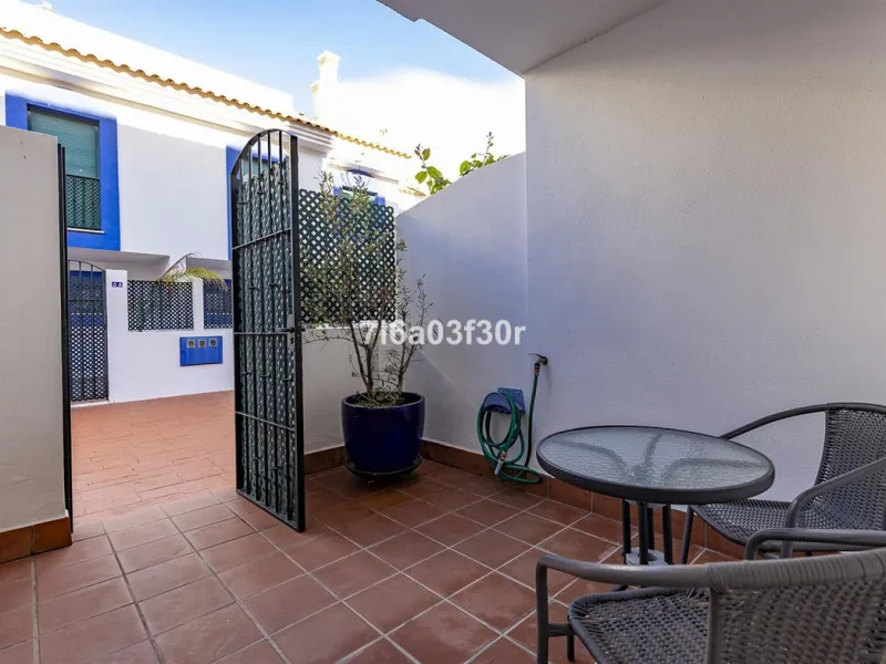 House - Townhouse в продаже в Marbella, Málaga. В доме 4 спален и 3 ванных комнат. Площадь дома 361 м²