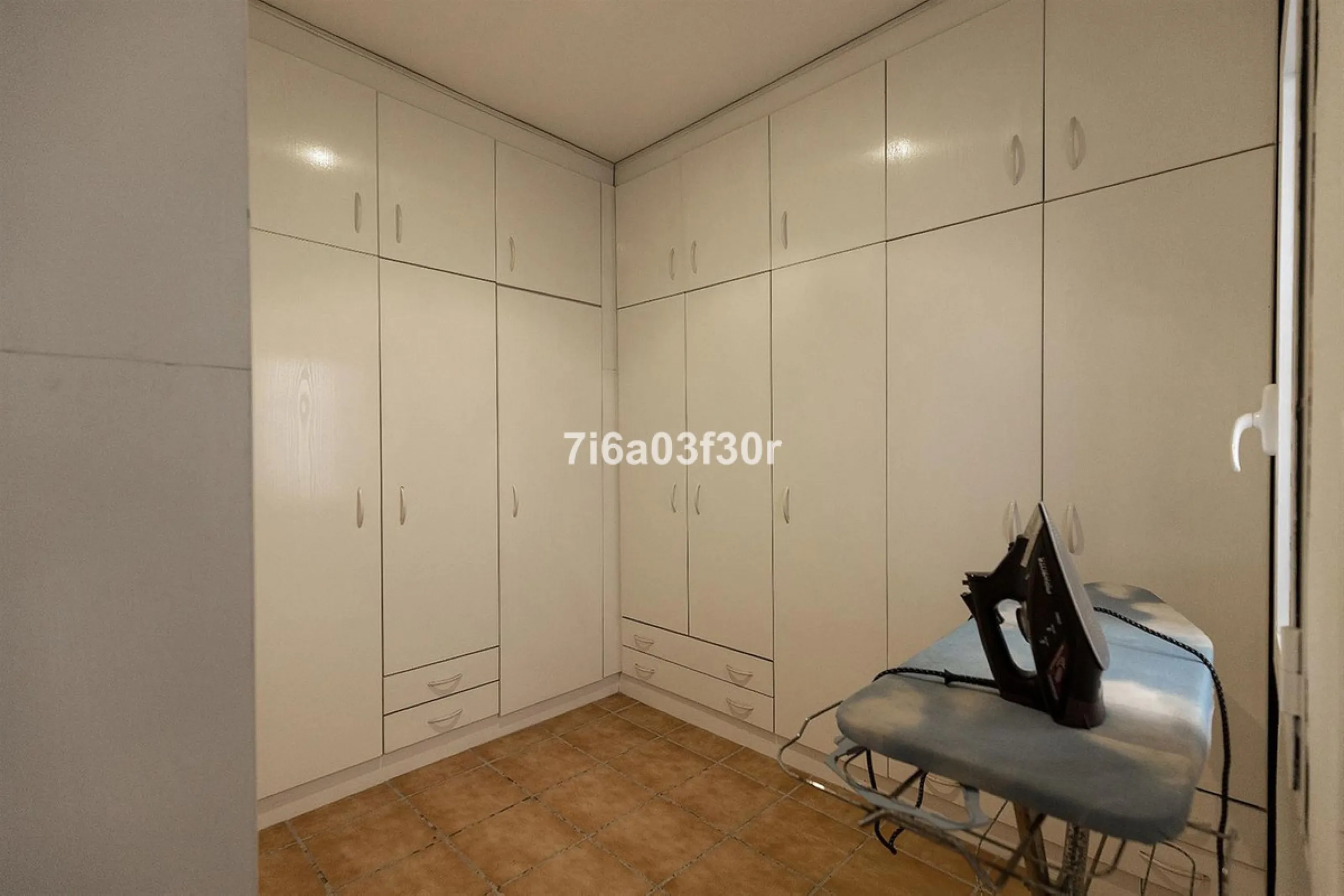 House - Townhouse в продаже в Marbella, Málaga. В доме 4 спален и 3 ванных комнат. Площадь дома 361 м²