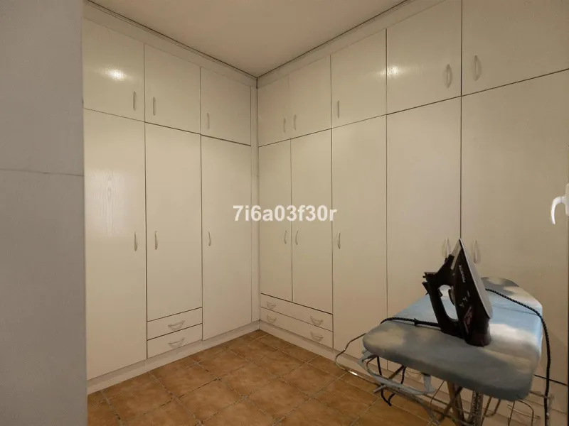 House - Townhouse в продаже в Marbella, Málaga. В доме 4 спален и 3 ванных комнат. Площадь дома 361 м²