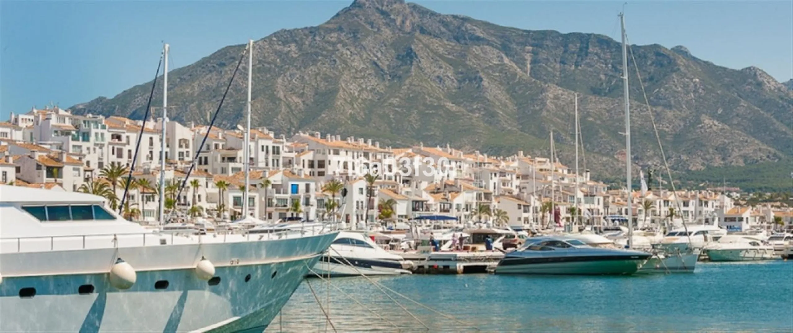 House - Townhouse в продаже в Marbella, Málaga. В доме 4 спален и 3 ванных комнат. Площадь дома 361 м²