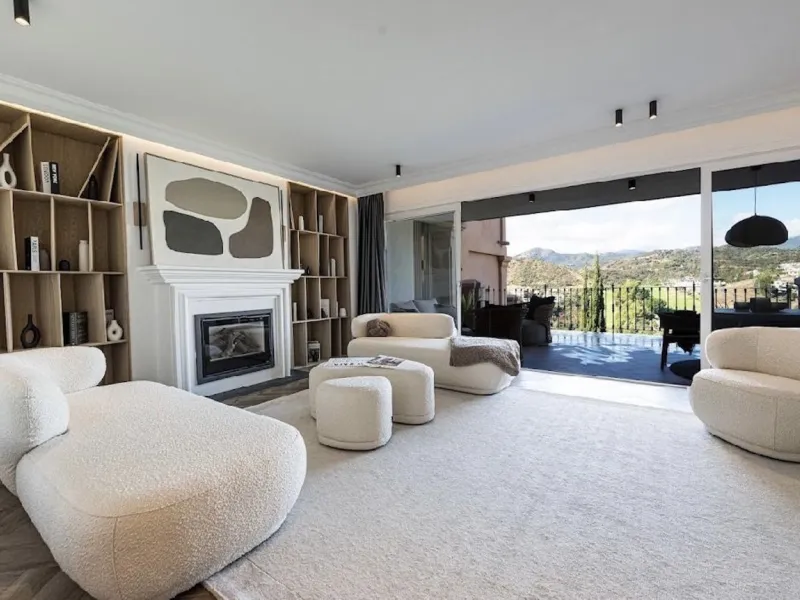 Located in the prestigious urbanisation of Monte Halcones, this stylish, fully renovated townhouse offers the perfect blend of modern design, comfort, and prime location. Set within one of Benahavís' most sought-after residential areas, the property enjoy