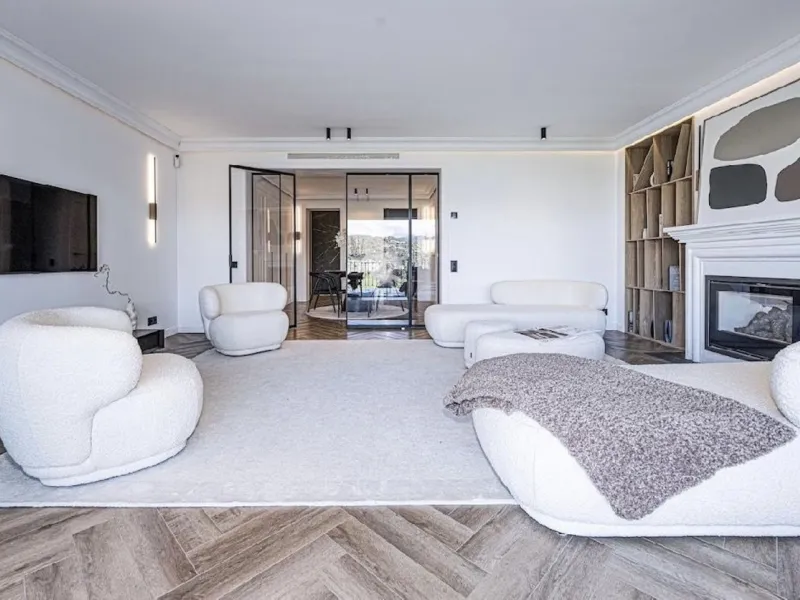 Located in the prestigious urbanisation of Monte Halcones, this stylish, fully renovated townhouse offers the perfect blend of modern design, comfort, and prime location. Set within one of Benahavís' most sought-after residential areas, the property enjoy