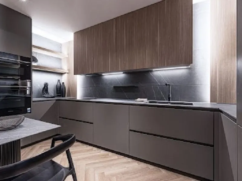 Located in the prestigious urbanisation of Monte Halcones, this stylish, fully renovated townhouse offers the perfect blend of modern design, comfort, and prime location. Set within one of Benahavís' most sought-after residential areas, the property enjoy