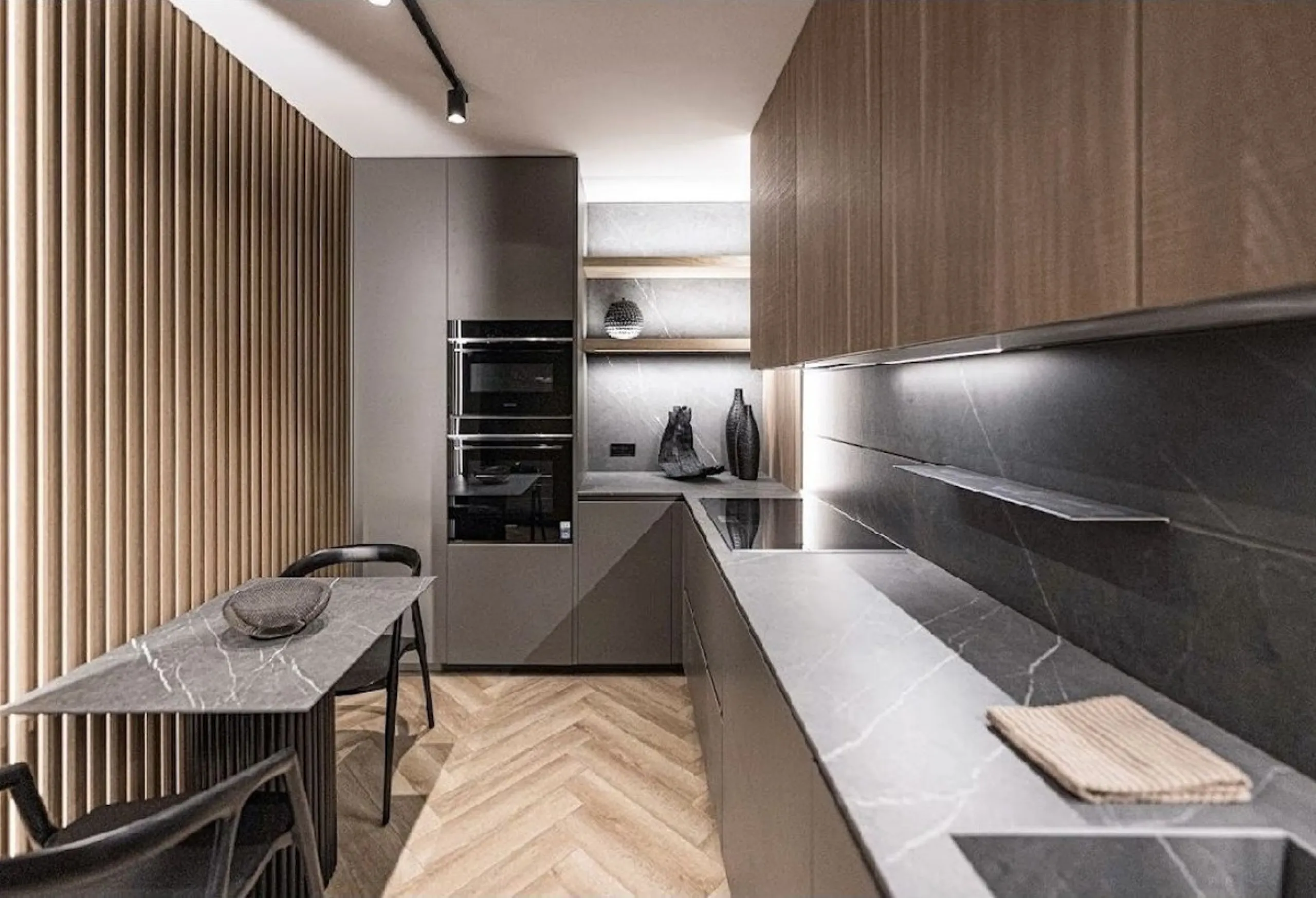 Located in the prestigious urbanisation of Monte Halcones, this stylish, fully renovated townhouse offers the perfect blend of modern design, comfort, and prime location. Set within one of Benahavís' most sought-after residential areas, the property enjoy