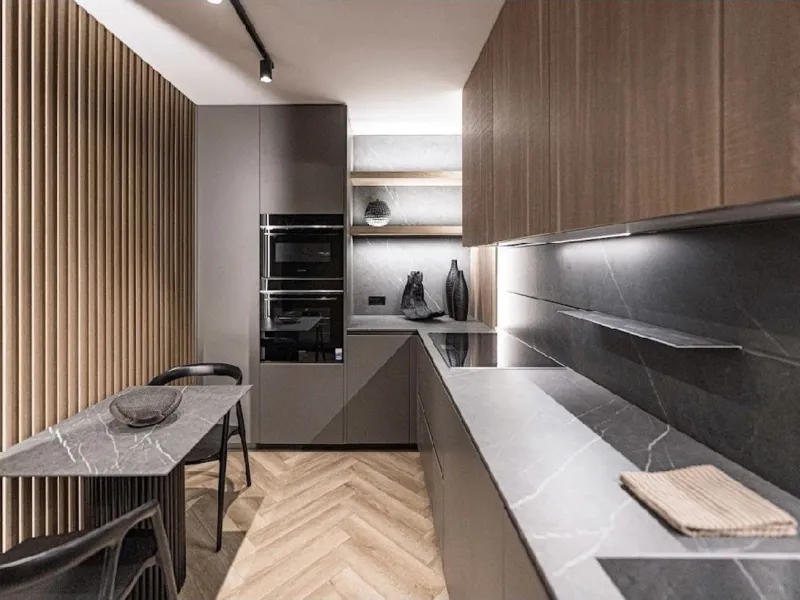 Located in the prestigious urbanisation of Monte Halcones, this stylish, fully renovated townhouse offers the perfect blend of modern design, comfort, and prime location. Set within one of Benahavís' most sought-after residential areas, the property enjoy