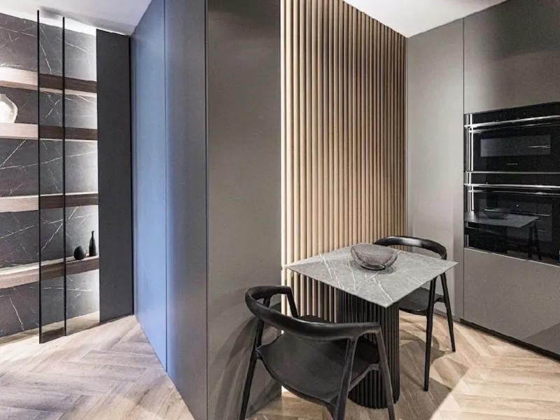 Located in the prestigious urbanisation of Monte Halcones, this stylish, fully renovated townhouse offers the perfect blend of modern design, comfort, and prime location. Set within one of Benahavís' most sought-after residential areas, the property enjoy