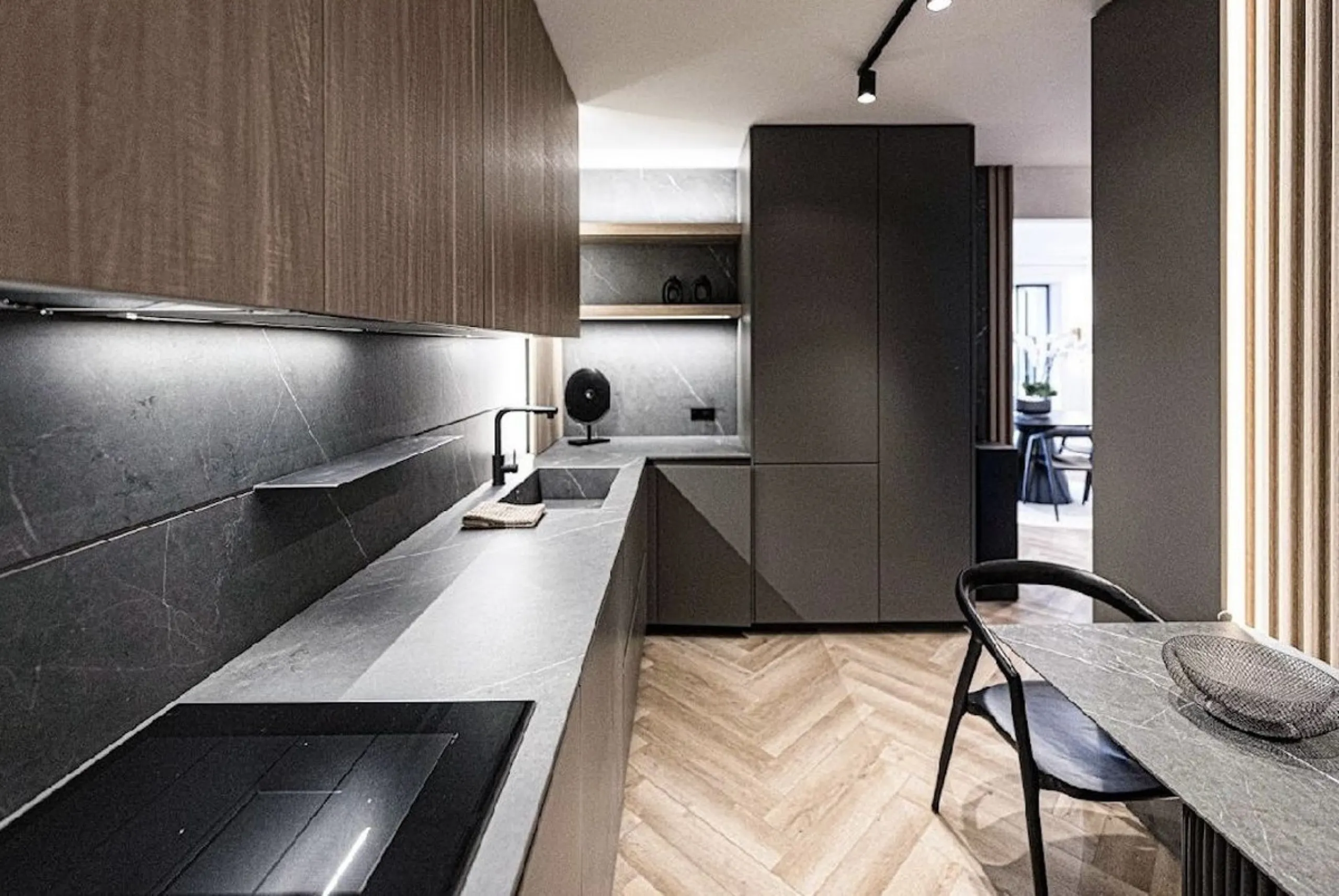 Located in the prestigious urbanisation of Monte Halcones, this stylish, fully renovated townhouse offers the perfect blend of modern design, comfort, and prime location. Set within one of Benahavís' most sought-after residential areas, the property enjoy