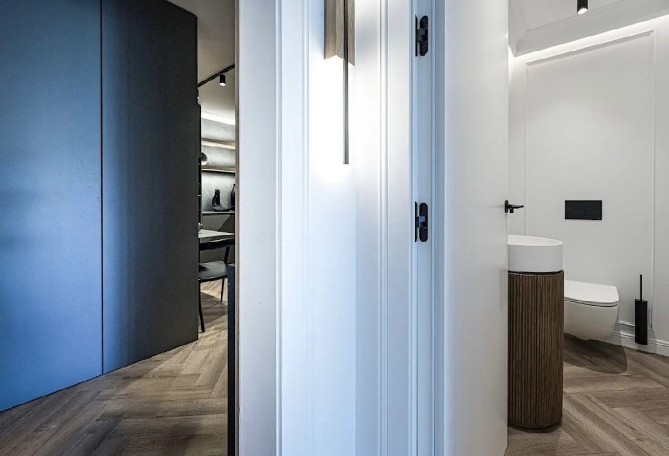 Located in the prestigious urbanisation of Monte Halcones, this stylish, fully renovated townhouse offers the perfect blend of modern design, comfort, and prime location. Set within one of Benahavís' most sought-after residential areas, the property enjoy