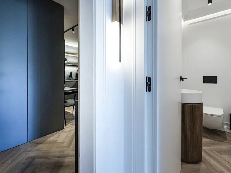Located in the prestigious urbanisation of Monte Halcones, this stylish, fully renovated townhouse offers the perfect blend of modern design, comfort, and prime location. Set within one of Benahavís' most sought-after residential areas, the property enjoy