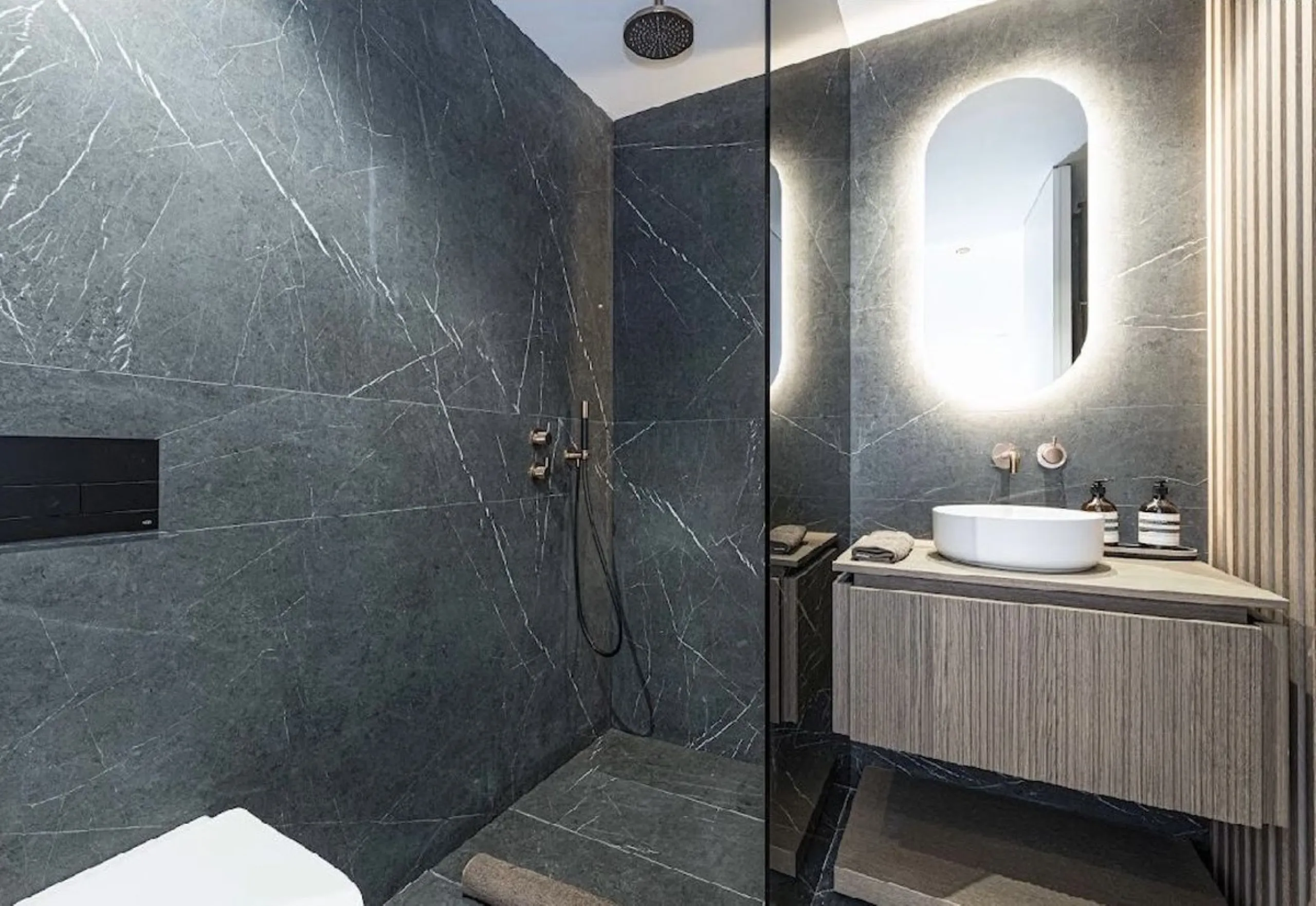 Located in the prestigious urbanisation of Monte Halcones, this stylish, fully renovated townhouse offers the perfect blend of modern design, comfort, and prime location. Set within one of Benahavís' most sought-after residential areas, the property enjoy