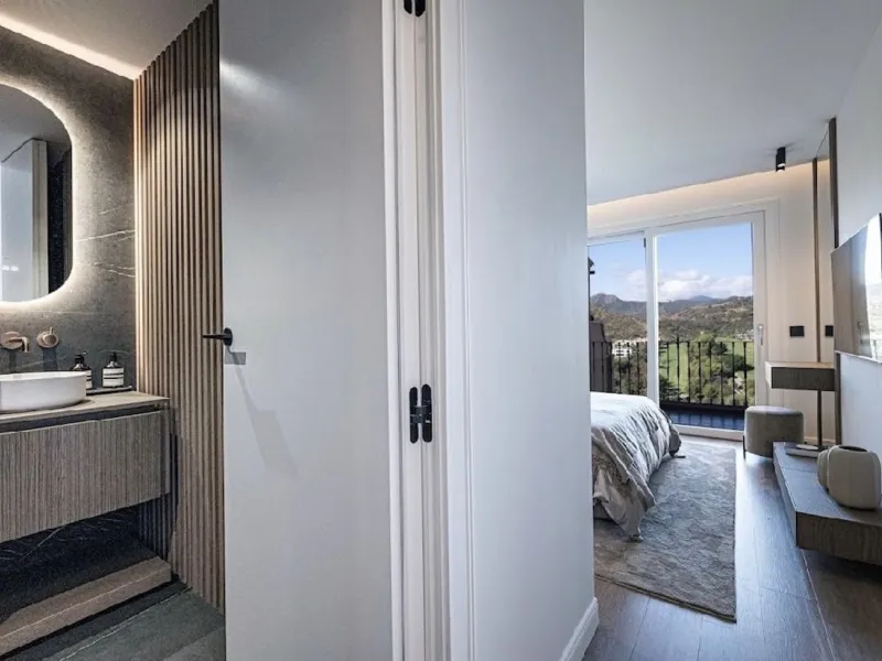 Located in the prestigious urbanisation of Monte Halcones, this stylish, fully renovated townhouse offers the perfect blend of modern design, comfort, and prime location. Set within one of Benahavís' most sought-after residential areas, the property enjoy