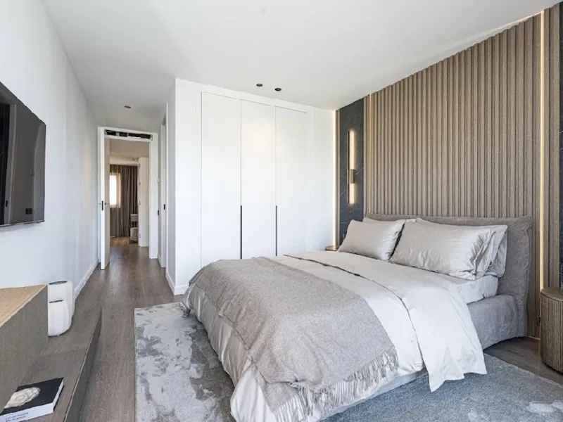 Located in the prestigious urbanisation of Monte Halcones, this stylish, fully renovated townhouse offers the perfect blend of modern design, comfort, and prime location. Set within one of Benahavís' most sought-after residential areas, the property enjoy