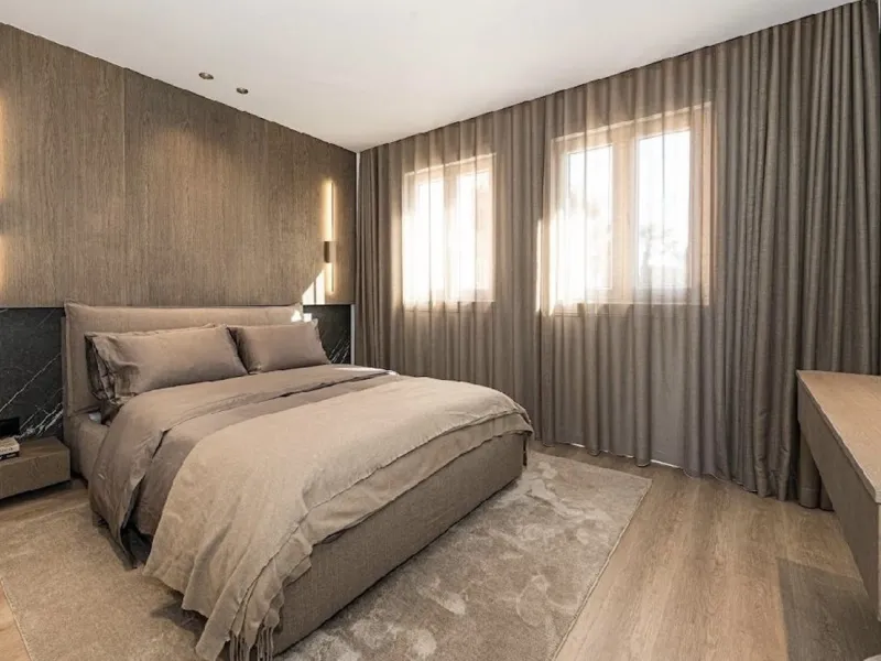 Located in the prestigious urbanisation of Monte Halcones, this stylish, fully renovated townhouse offers the perfect blend of modern design, comfort, and prime location. Set within one of Benahavís' most sought-after residential areas, the property enjoy