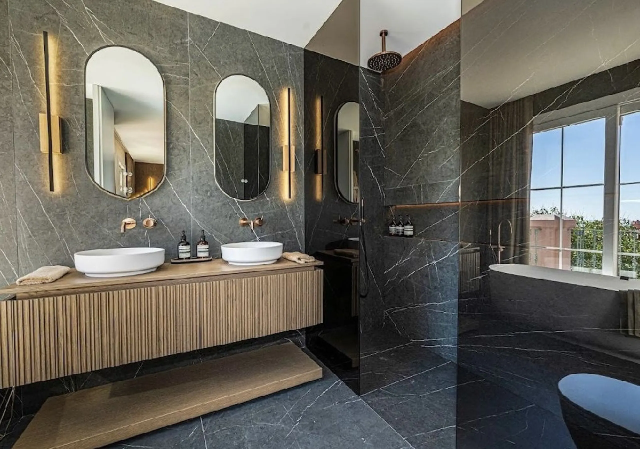 Located in the prestigious urbanisation of Monte Halcones, this stylish, fully renovated townhouse offers the perfect blend of modern design, comfort, and prime location. Set within one of Benahavís' most sought-after residential areas, the property enjoy