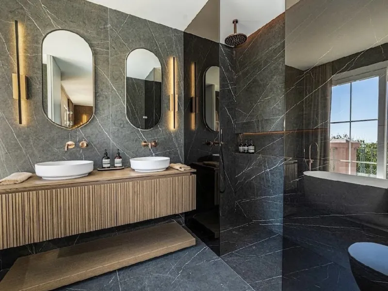 Located in the prestigious urbanisation of Monte Halcones, this stylish, fully renovated townhouse offers the perfect blend of modern design, comfort, and prime location. Set within one of Benahavís' most sought-after residential areas, the property enjoy