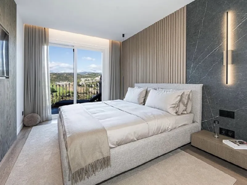 Located in the prestigious urbanisation of Monte Halcones, this stylish, fully renovated townhouse offers the perfect blend of modern design, comfort, and prime location. Set within one of Benahavís' most sought-after residential areas, the property enjoy
