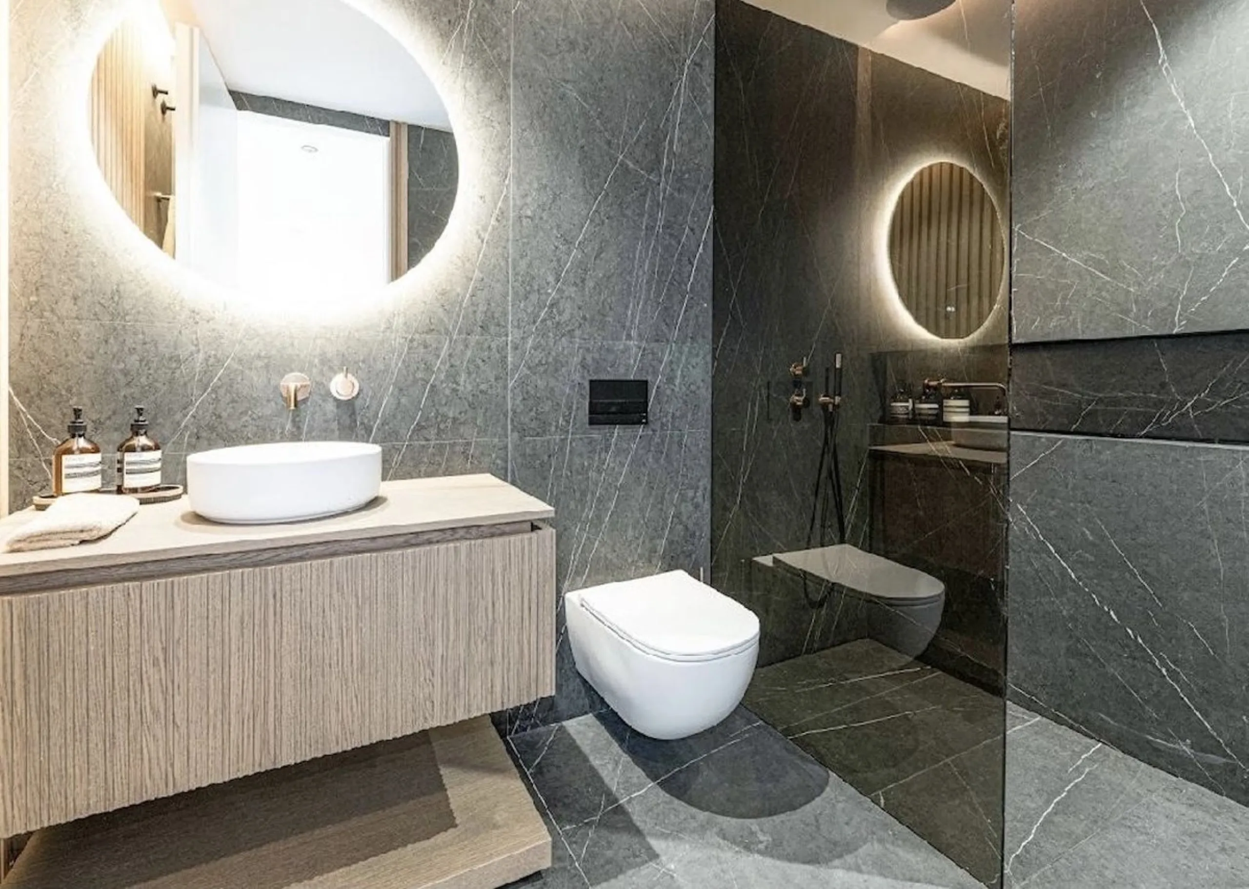 Located in the prestigious urbanisation of Monte Halcones, this stylish, fully renovated townhouse offers the perfect blend of modern design, comfort, and prime location. Set within one of Benahavís' most sought-after residential areas, the property enjoy