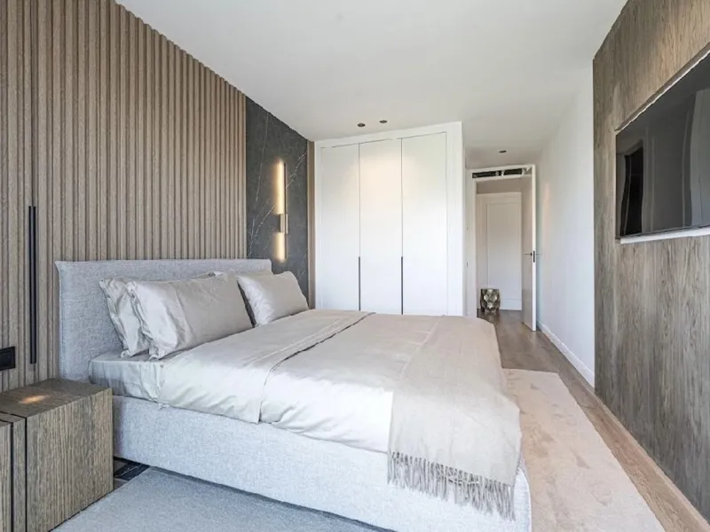 Located in the prestigious urbanisation of Monte Halcones, this stylish, fully renovated townhouse offers the perfect blend of modern design, comfort, and prime location. Set within one of Benahavís' most sought-after residential areas, the property enjoy
