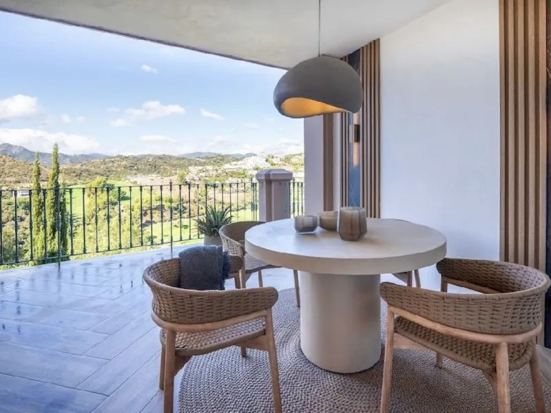 Located in the prestigious urbanisation of Monte Halcones, this stylish, fully renovated townhouse offers the perfect blend of modern design, comfort, and prime location. Set within one of Benahavís' most sought-after residential areas, the property enjoy