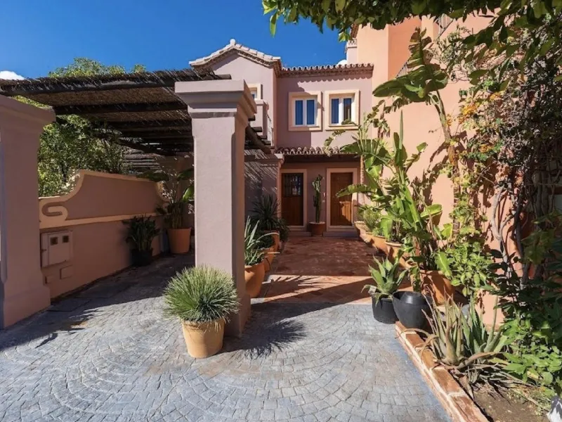 Located in the prestigious urbanisation of Monte Halcones, this stylish, fully renovated townhouse offers the perfect blend of modern design, comfort, and prime location. Set within one of Benahavís' most sought-after residential areas, the property enjoy