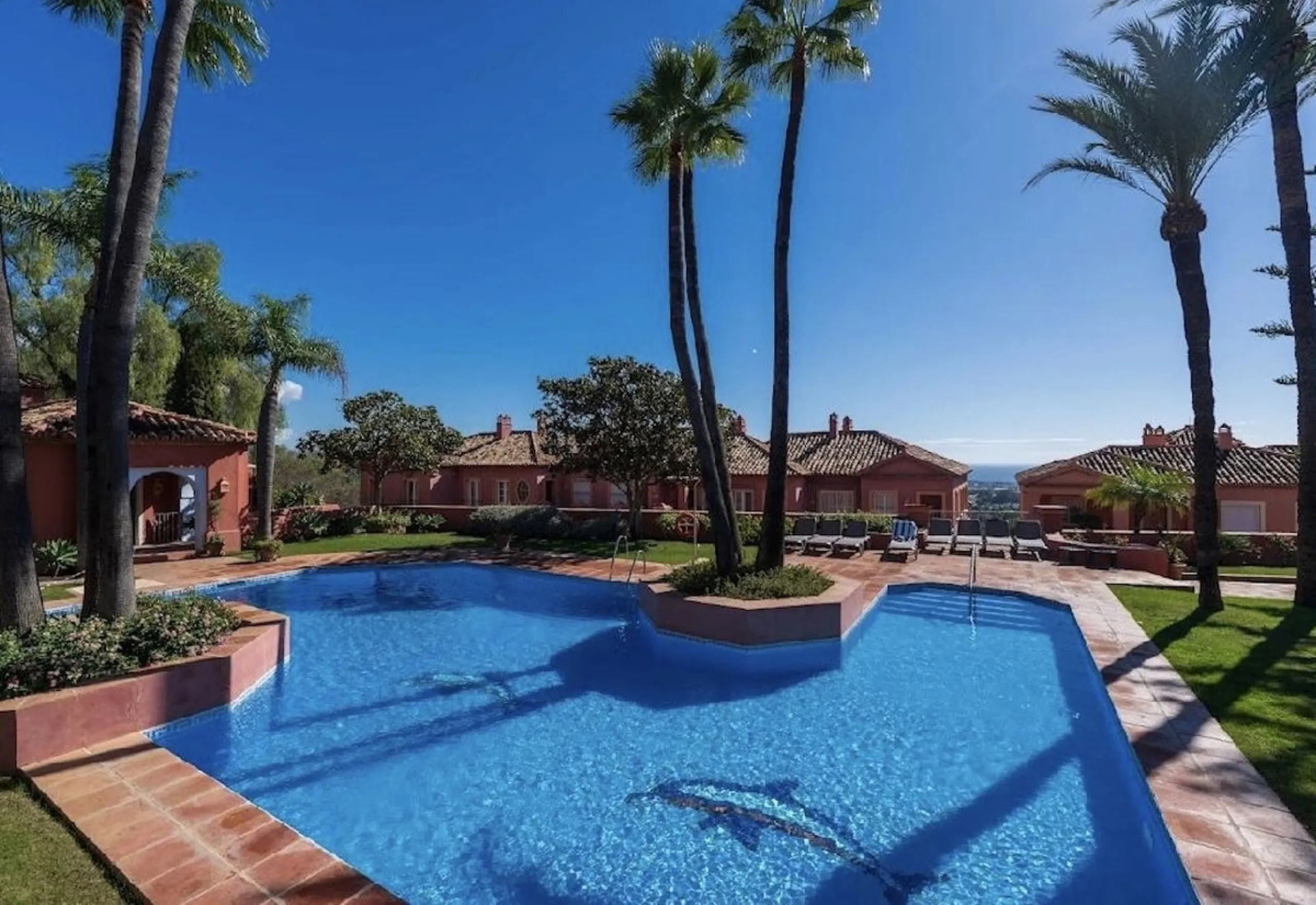Located in the prestigious urbanisation of Monte Halcones, this stylish, fully renovated townhouse offers the perfect blend of modern design, comfort, and prime location. Set within one of Benahavís' most sought-after residential areas, the property enjoy